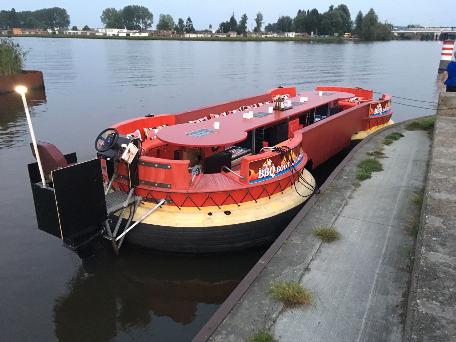Foto’s BBQboot Groningen Barbecueën op het water