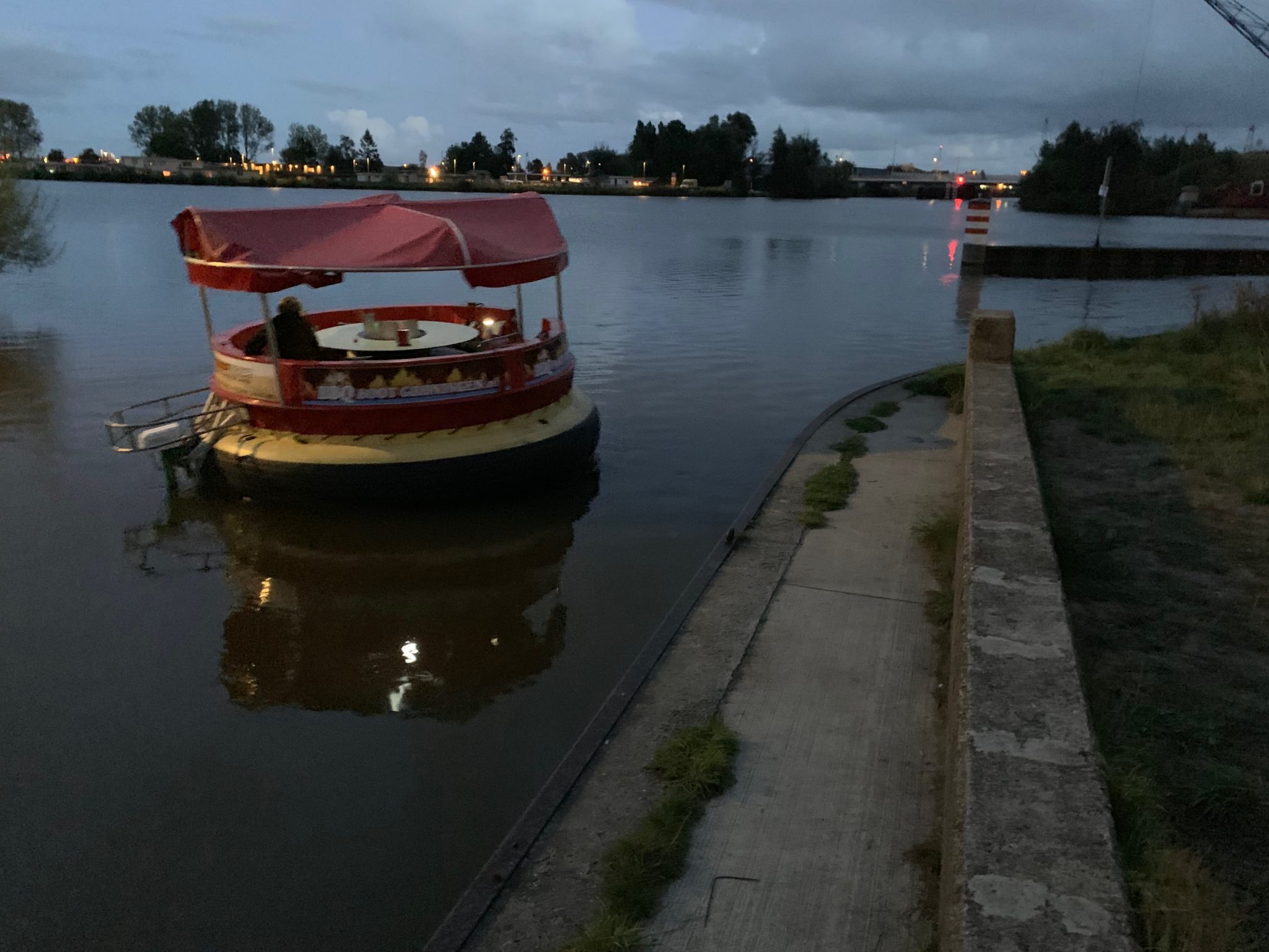Foto’s BBQboot Groningen Barbecueën op het water